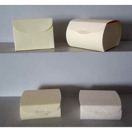 Boites en carton blanc ou ivoire