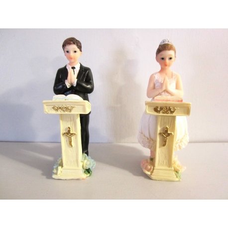 Figurines communiants a genoux